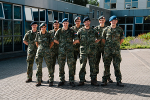 Studenten ontvangen baret na Nationale Weerbaarheidstraining van Defensie