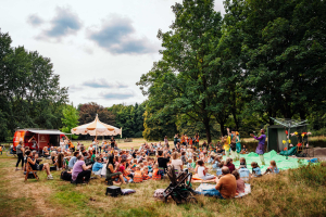 Gratis kindertheater in het park: hier strijkt de KinderKaravaan neer