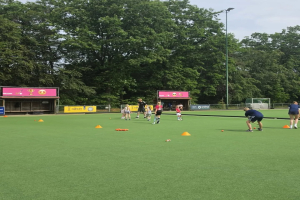 Zilveren Erepenning voor hockeyicoon Wiel Hansen