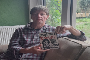 Boekpresentatie Soundtrack voor de revolutie in Café de Flierefluiter