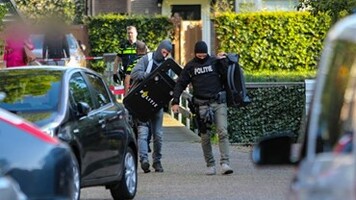 RT rtvapd: Arrestatieteam rukt uit voor gewapende man op balkon in Apeldoorn: APELDOORN