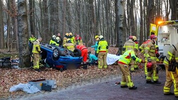 RT rtvapd: 'Automobilist (21) zat ruim twee uur bekneld na ernstig ongeluk': HOOG SOEREN